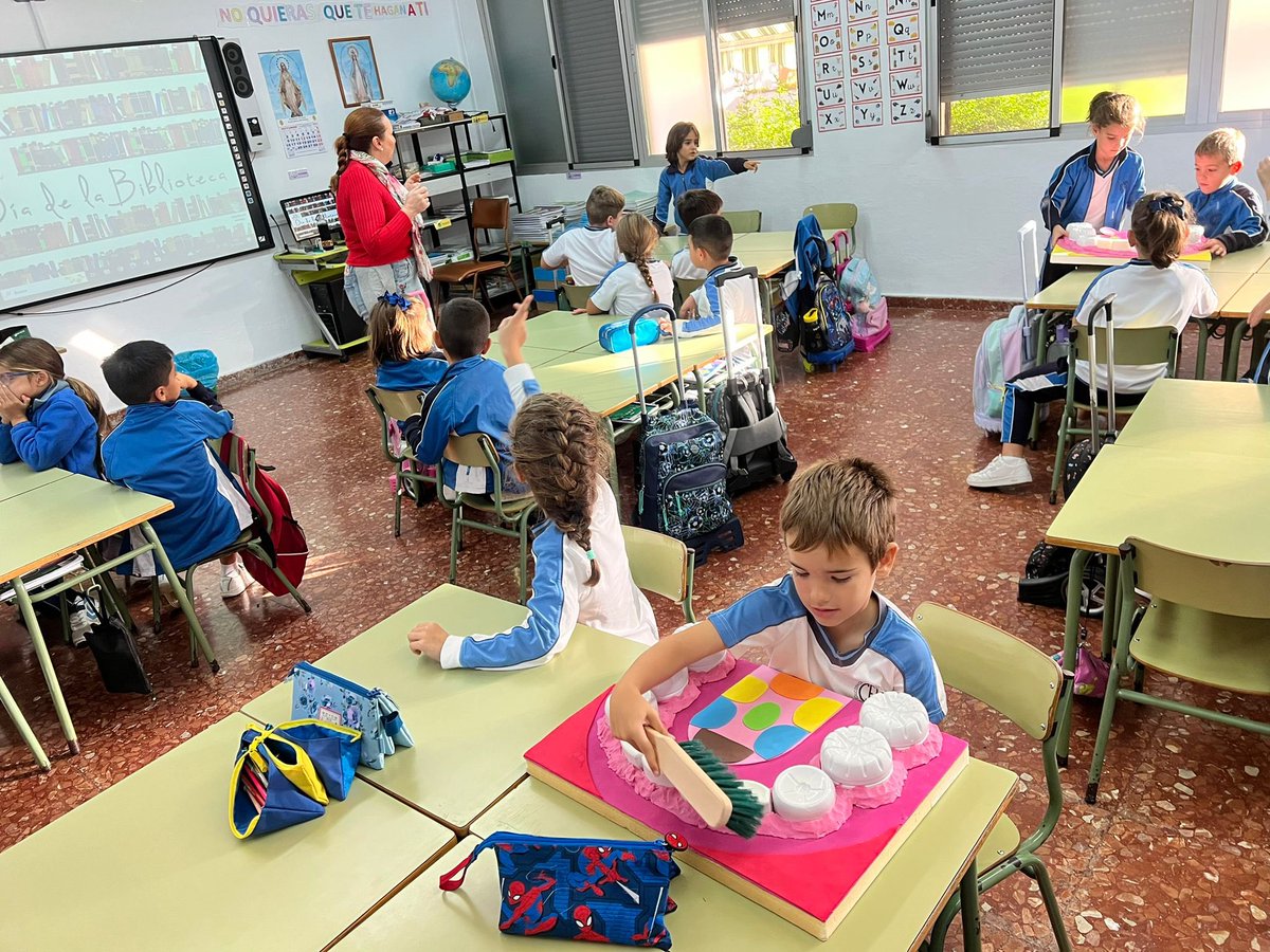 Colegio La Marina tweet media