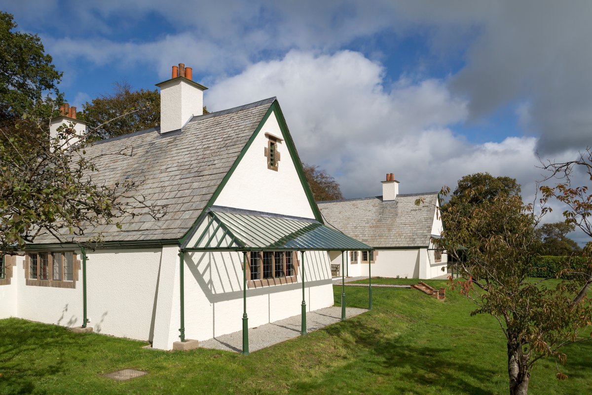 Autumn Open Days at Winsford Cottage Hospital, Devon, Saturday 11-Sunday 12 November.
Inspired by the beautifully restored mosaic floors, join a free drop-in Mosaic Workshop with @MoonHareStudios on Sat 11 Nov &amp; create your own tree decoration. More info: bit.ly/3FulaQT