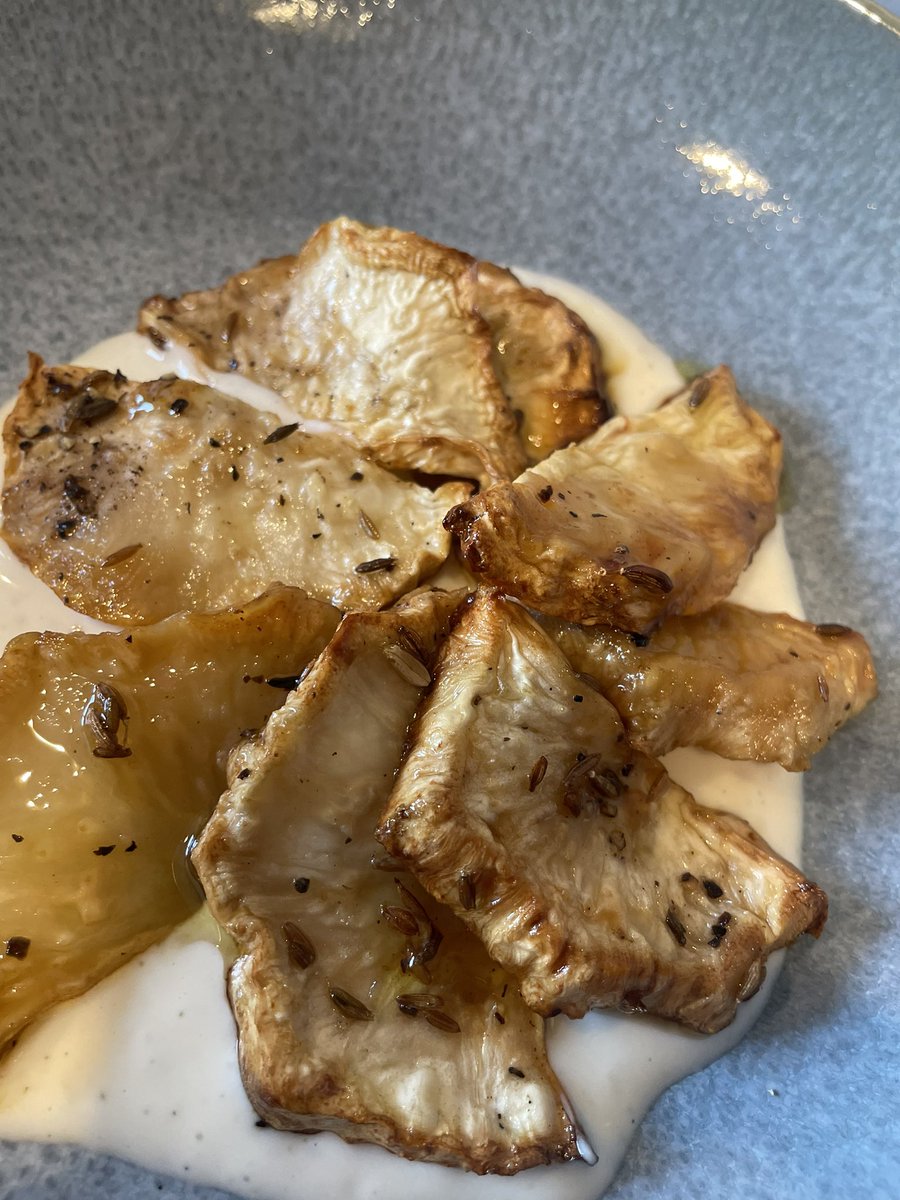 Céleri rôti au miel et au thym…. Recette par là 👉 vm.tiktok.com/ZGJKLSvb4/
