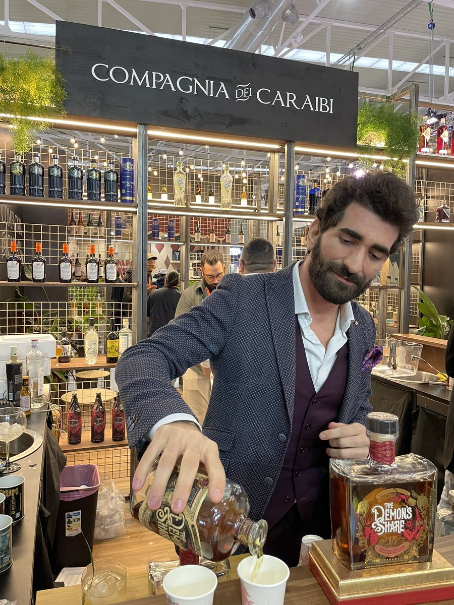 BernalCepa's tweet photo. Como cada año, la clase de #sumilleria visita @FIBARValladolid . ¡Siempre es una gran experiencia! https://t.co/BXONV121Be