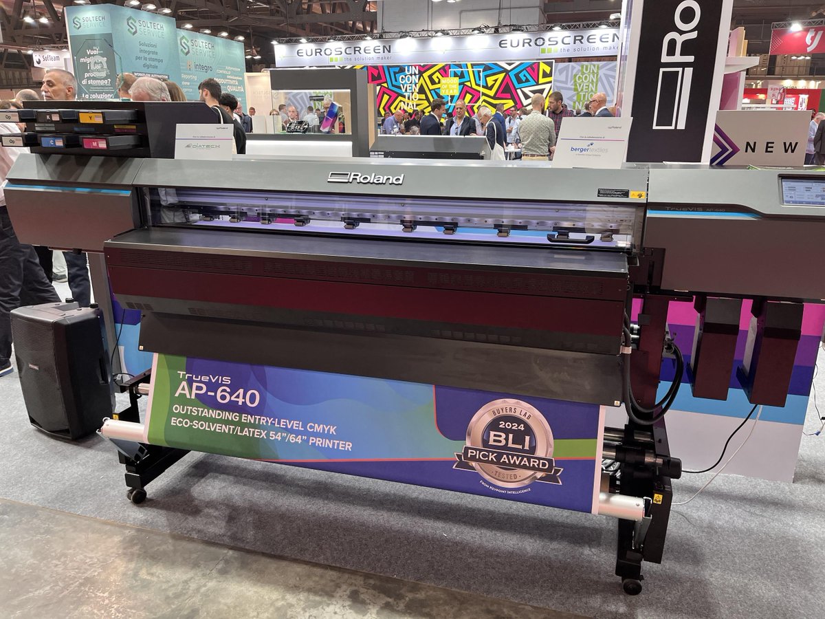 RolandDG_PR's tweet photo. 10/4~10/6に開催されたViscom Italiaでもキーポイントインテリジェンス社のBLI 2024 Pick Awardsの受賞式がおこなわれました。
#ローランドディージー
#ローランドDG
#TrueVIS
#レジン
#UV https://t.co/YPne7PvEio