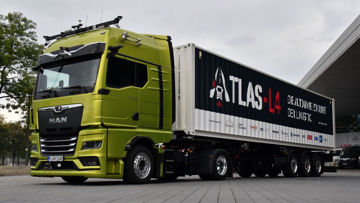 future_shipping's tweet image. MAN testet autonomen Lkw auf der Autobahn

🚛 Nach autonomen Autos kommen nun auch autonome Lkw auf deutsche Straßen. Sie könnten den Fahrermangel in der Logistikbranche verringern.

#autonomous #logictics #scm 
HT @wswmuc 
CC @_mobility_ 
golem.de/news/logistik-…