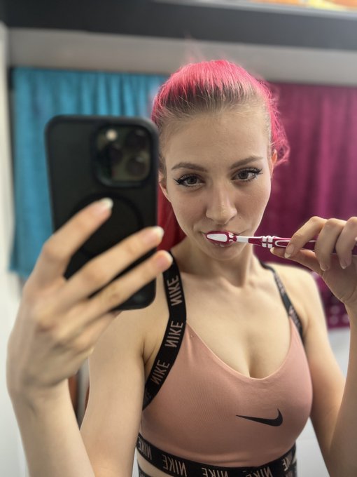 Don&rsquo;t forget to brush your teeth🪥😋 https://t.co/PJjIBVxNEZ