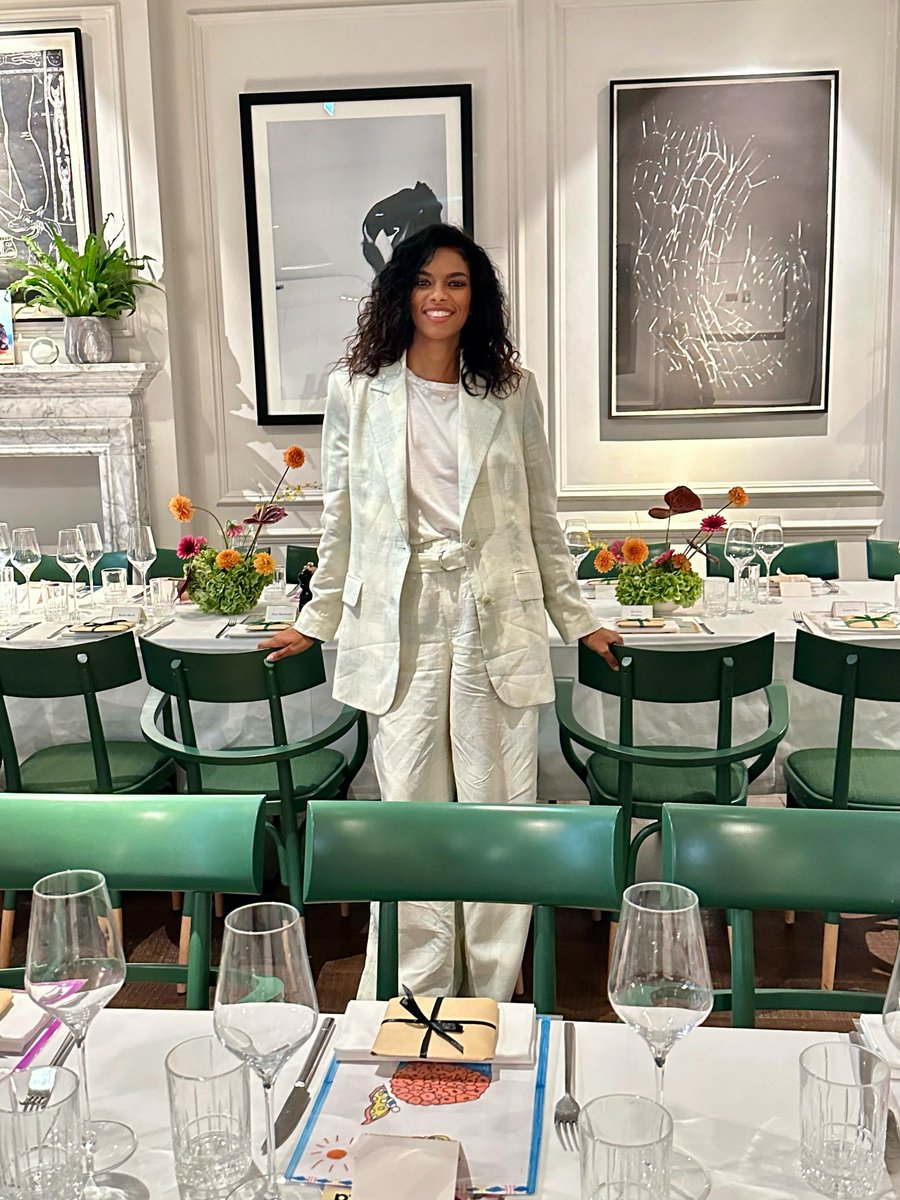 MalaikaDRC's tweet image. Great to see our Founder and CEO @noellacc together with a wonderful group of executive leaders as part of @allbright's Dinner With A CEO event. Thank you Viviane for inviting Noella to speak on all things leadership, fundraising, values and of course, Malaika!