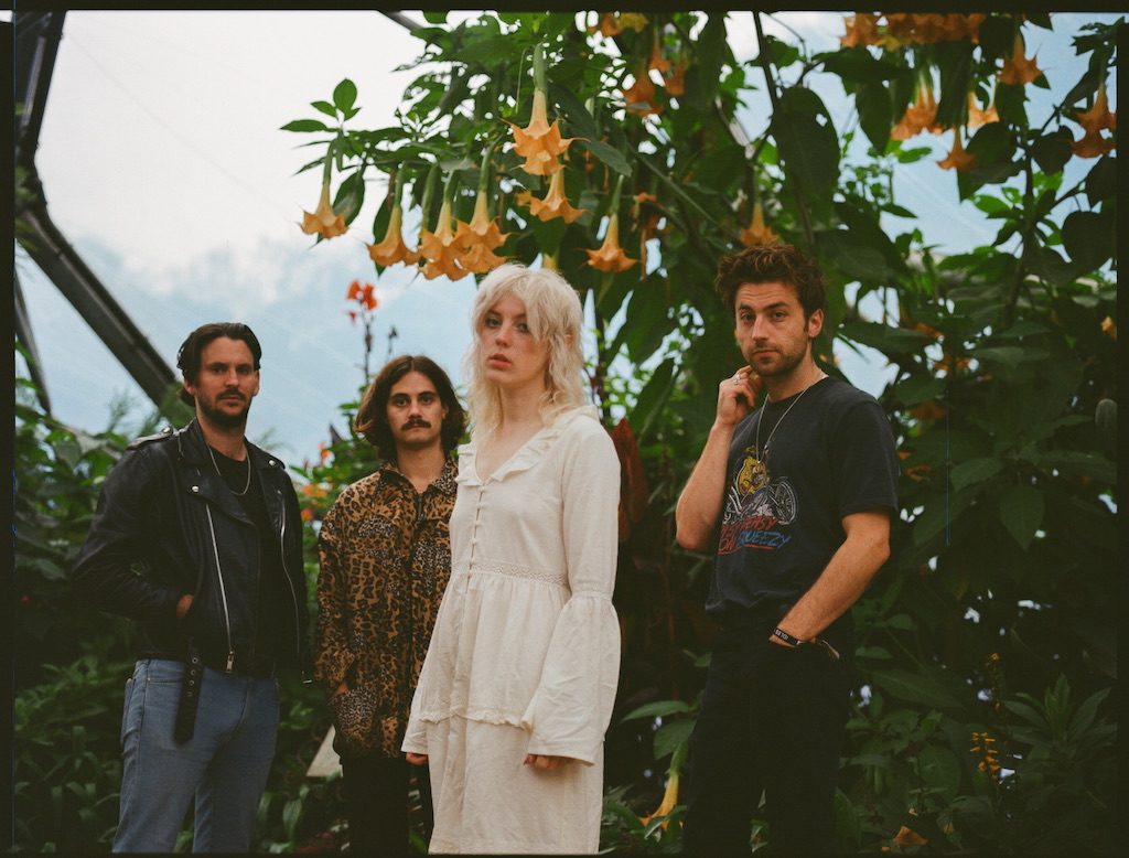 .@BLACKHONEYUK return with new single 'Lemonade' - an acerbic blast of indie pop energy, the video finds Izzy in the director's chair... Tune in now - clashmusic.com/news/black-hon…
