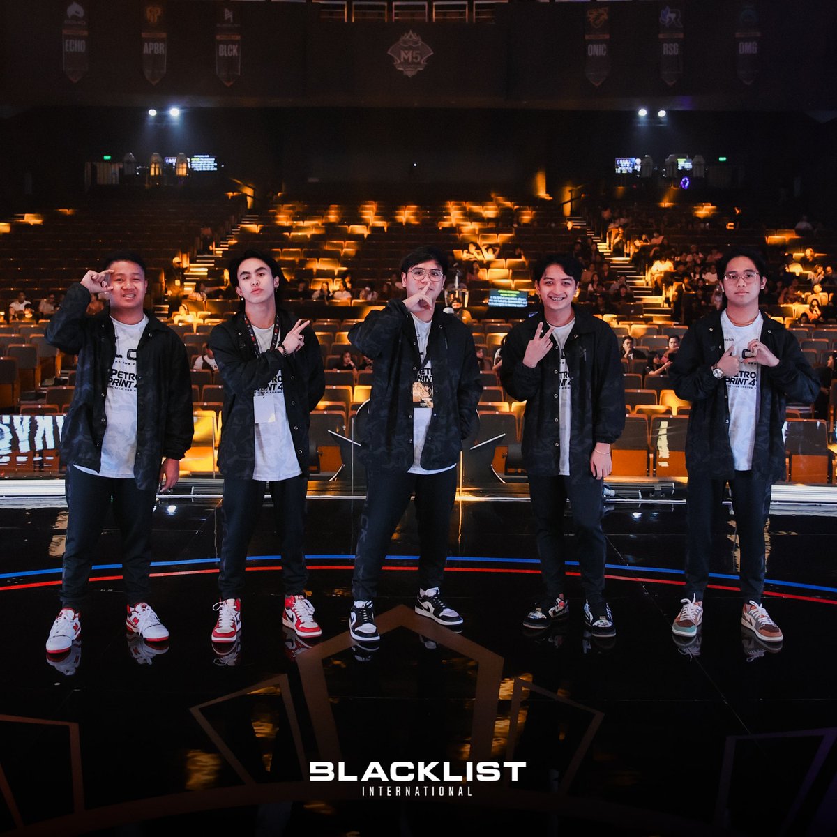 BLACKLISTINTL's tweet photo. Squad goals ✨

#BackToOne | #MPLPH https://t.co/TnkXM14RI5