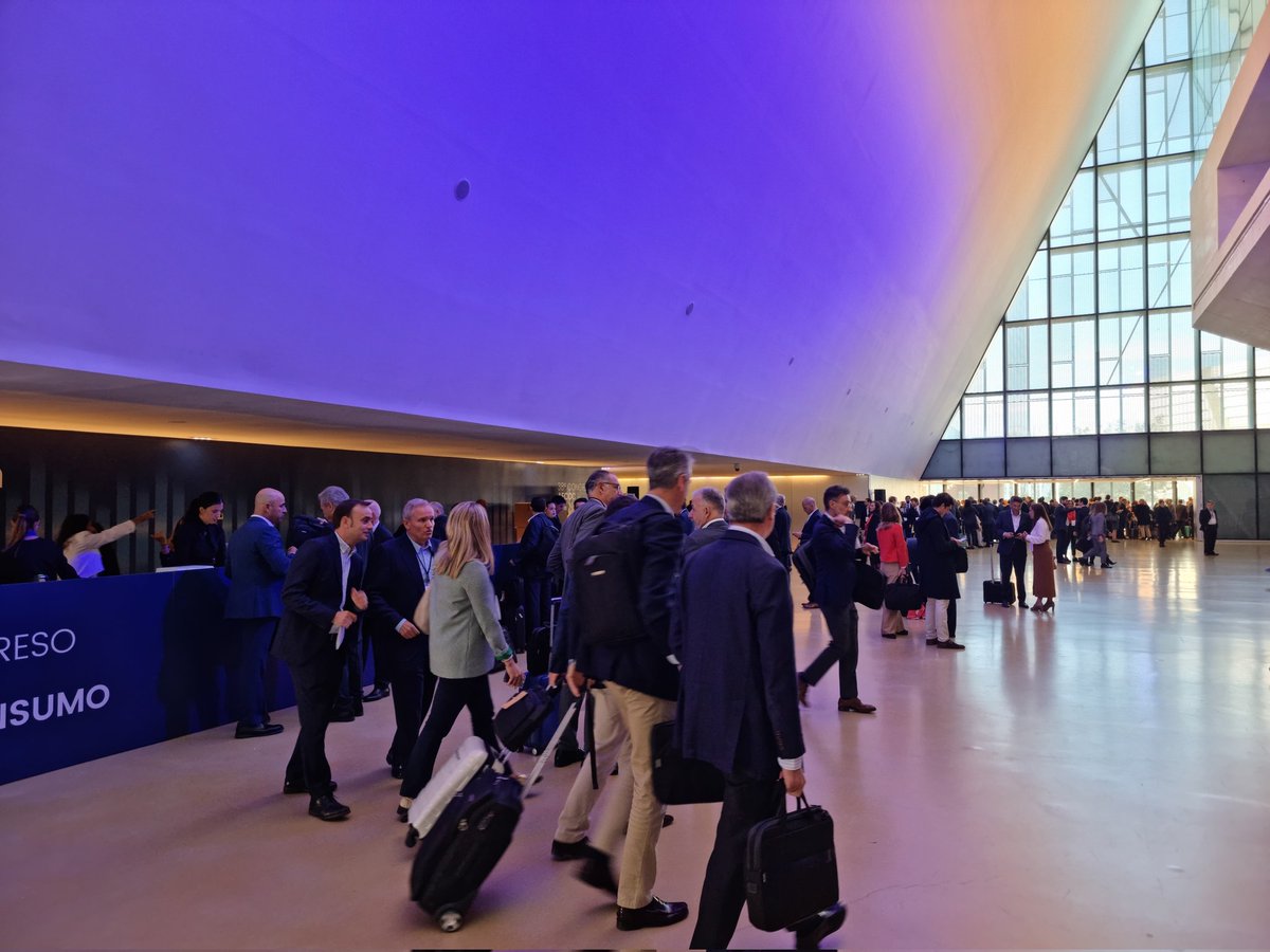 Javier Campo, presidente de AECOC, da la bienvenida al 38º Congreso Aecoc de Gran Consumo, haciendo un balance de la situación actual de la economía y de los retos de todo tipo que afronta. Zaragoza acoge este encuentro que se celebra entre hoy y mañana.
#conAecoc