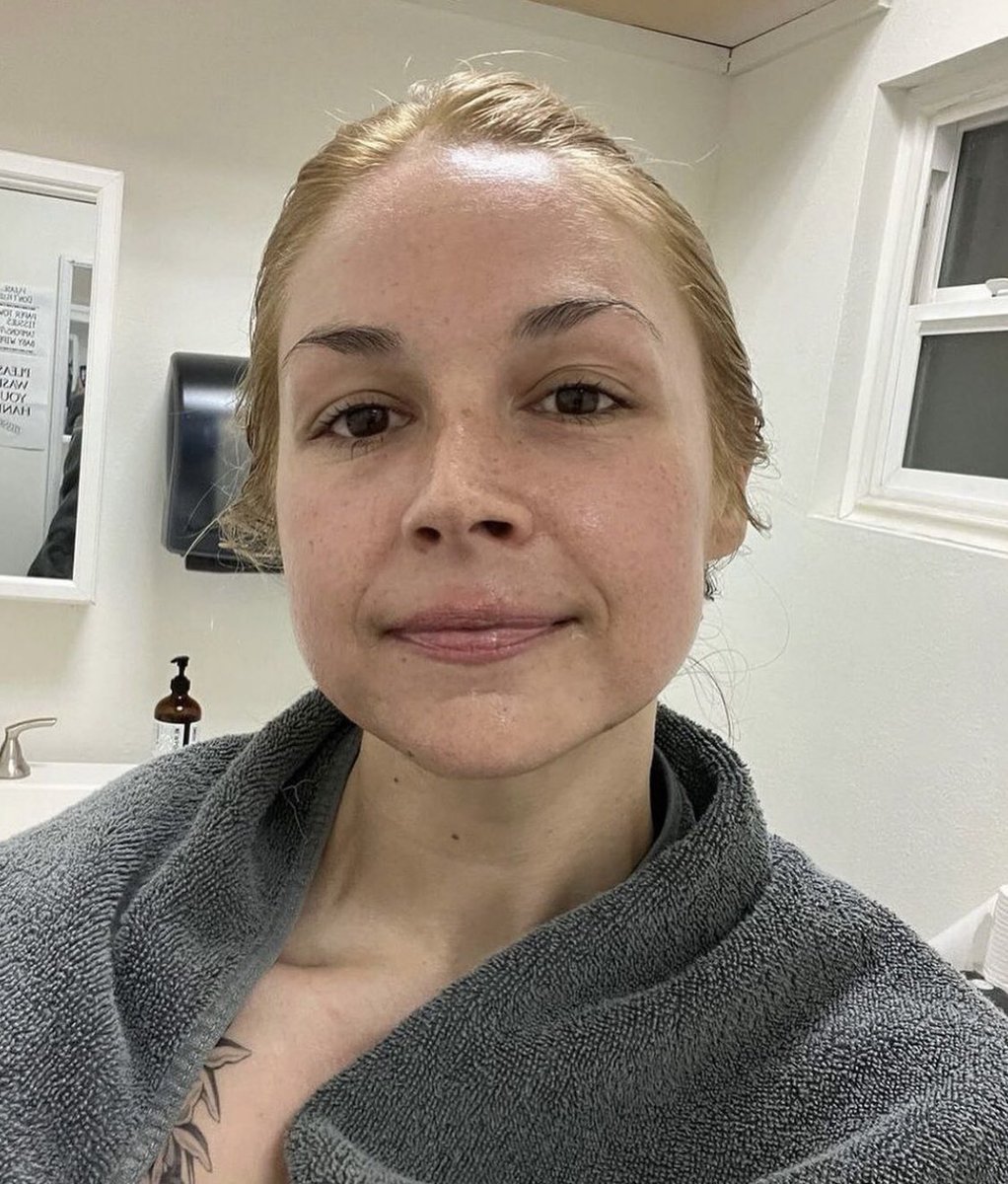 Grace45912's tweet image. I’m heartbroken 💔 😞 
I need someone who can fix my heart but hardly could I see someone 😞😞