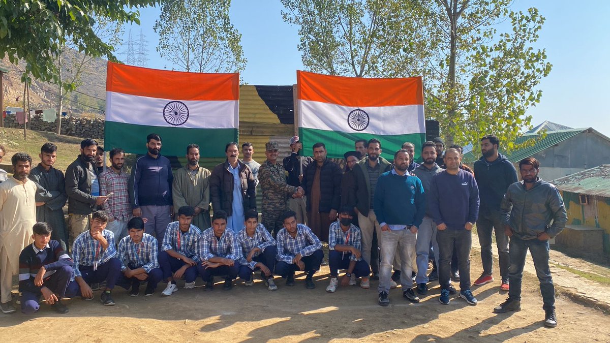 kasheer_w's tweet image. &quot;Pazalpura Army Camp hosted a special gathering to connect with government teachers and youth club presidents. The event, led by Mr. Yasir Dar, VP of Youth Club Mundji, and Mr. Ab Hamid Lone, Principal of Govt Middle School Dangerpura, was a great success! 🤝🌟 #CommunityConnect&quot;