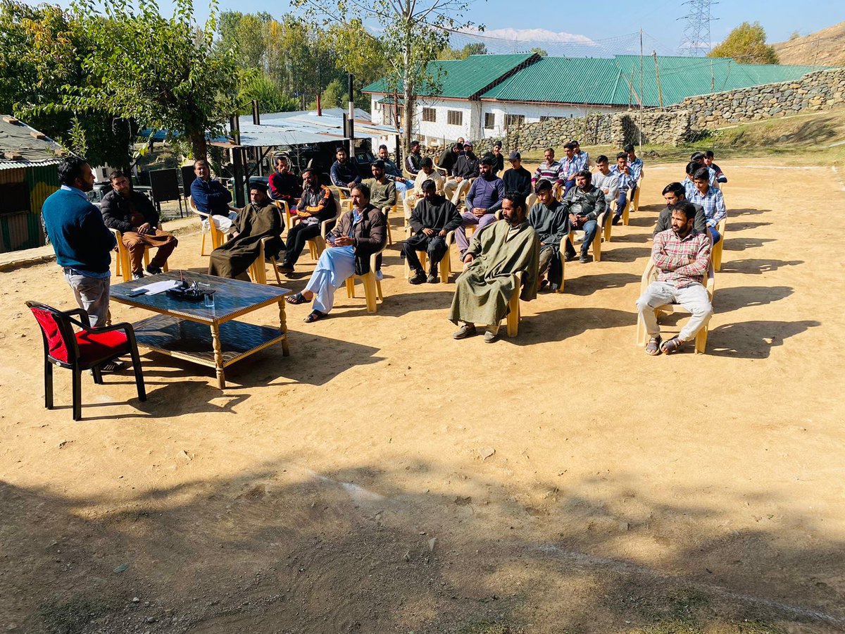 kasheer_w's tweet image. &quot;Pazalpura Army Camp hosted a special gathering to connect with government teachers and youth club presidents. The event, led by Mr. Yasir Dar, VP of Youth Club Mundji, and Mr. Ab Hamid Lone, Principal of Govt Middle School Dangerpura, was a great success! 🤝🌟 #CommunityConnect&quot;