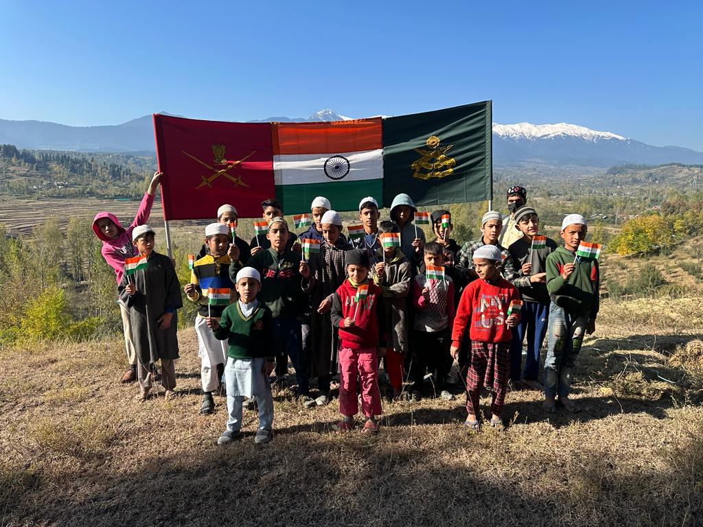 kasheer_w's tweet photo. "Dangiwacha Army Camp organised a heartwarming trek in Boinbal, fostering connections with local communities. 23 eager children and 3 dedicated teachers from Rawoocha Madrassa joined in the adventure. 🏞️🌟 #CommunityEngagement #TrekkingFun" https://t.co/D8xl1u0bEM