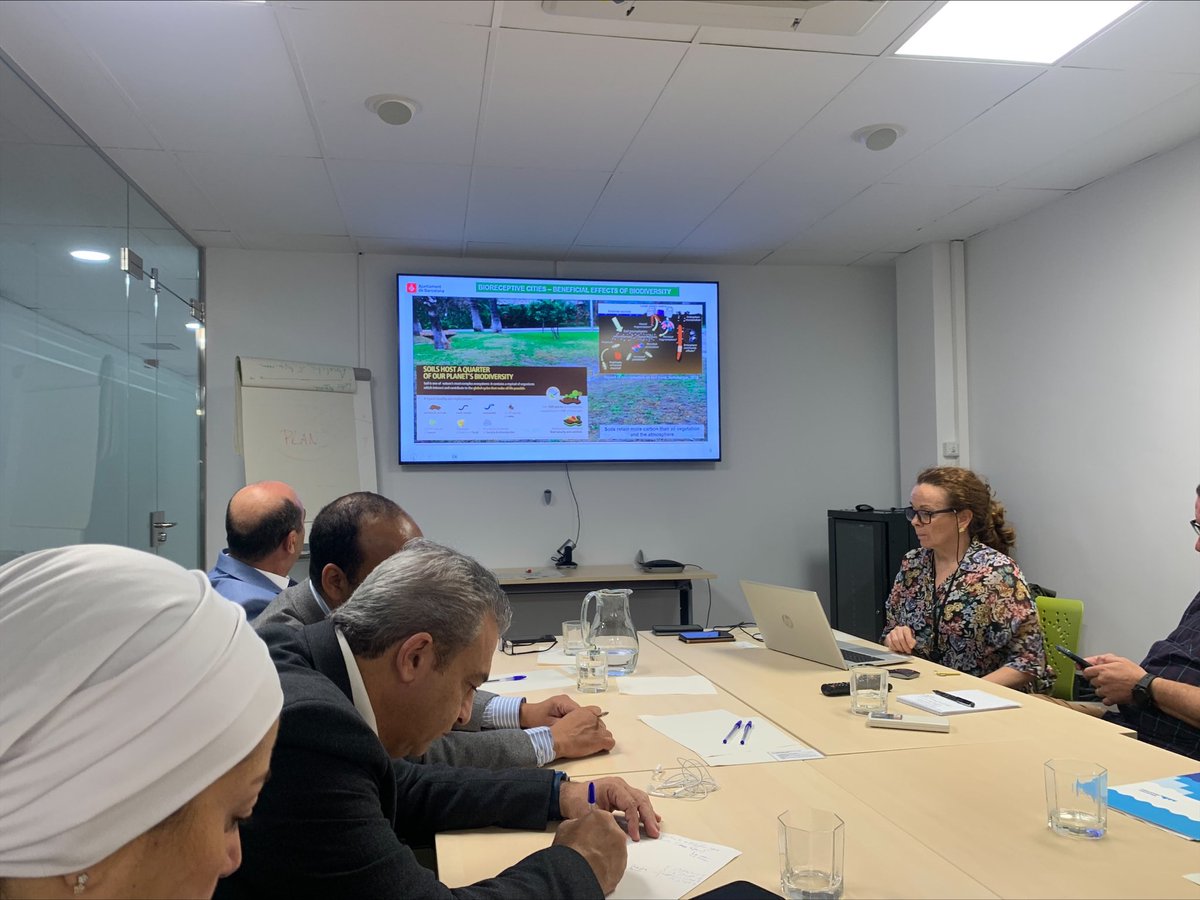 MedCities's tweet photo. @bcn_ajuntament @BCN_Ecologia @BCNJustGlobal @Saidamunicipal @HijaziSteve 🔛Visita d'estudi #HERA a #Barcelona per debatre problemes comuns a les ciutats #mediterrànies : estrès hídric, sequera, inundacions, baixa qualitat de les aigües subterrànies. Hem conegut algunes solucions, en particular s'han explicat els Sistemes de Drenatge Urbà Sostenible. https://t.co/DWoTkpYlJr
