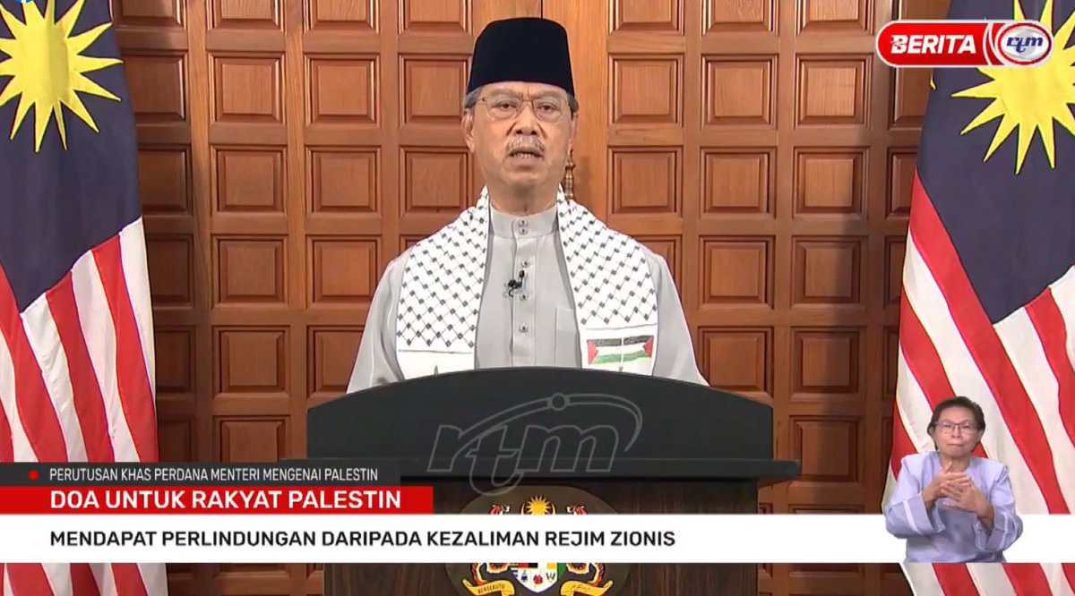 Jas_zedz's tweet photo. Kau nak buat perbandingan antara pemimpin ke?

Najib Razak : pergi Gaza utk damaikan Hamas &amp; Fatah

Anwar : tulis surat ke Presiden PBB utk dibuat Mesyuarat Tergempar PBB bincang isu Palestin

Muhyiddin : buat PC baca PDF

Isu Palestin pun kau nak politikkan.
Bodoh penyokong PAS https://t.co/uVwgH8oxI7