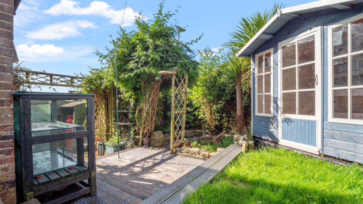 Let's talk lot 8️⃣ - For Sale by Auction on 2nd November

 📍 Dorchester, Dorset
➡ £140,000 +

Dive into a charming 2-bedroom cottage in historic Tolpuddle, just waiting for your personal touch! 🏡✨

You won't want to miss this > ow.ly/GNK550PXwbg