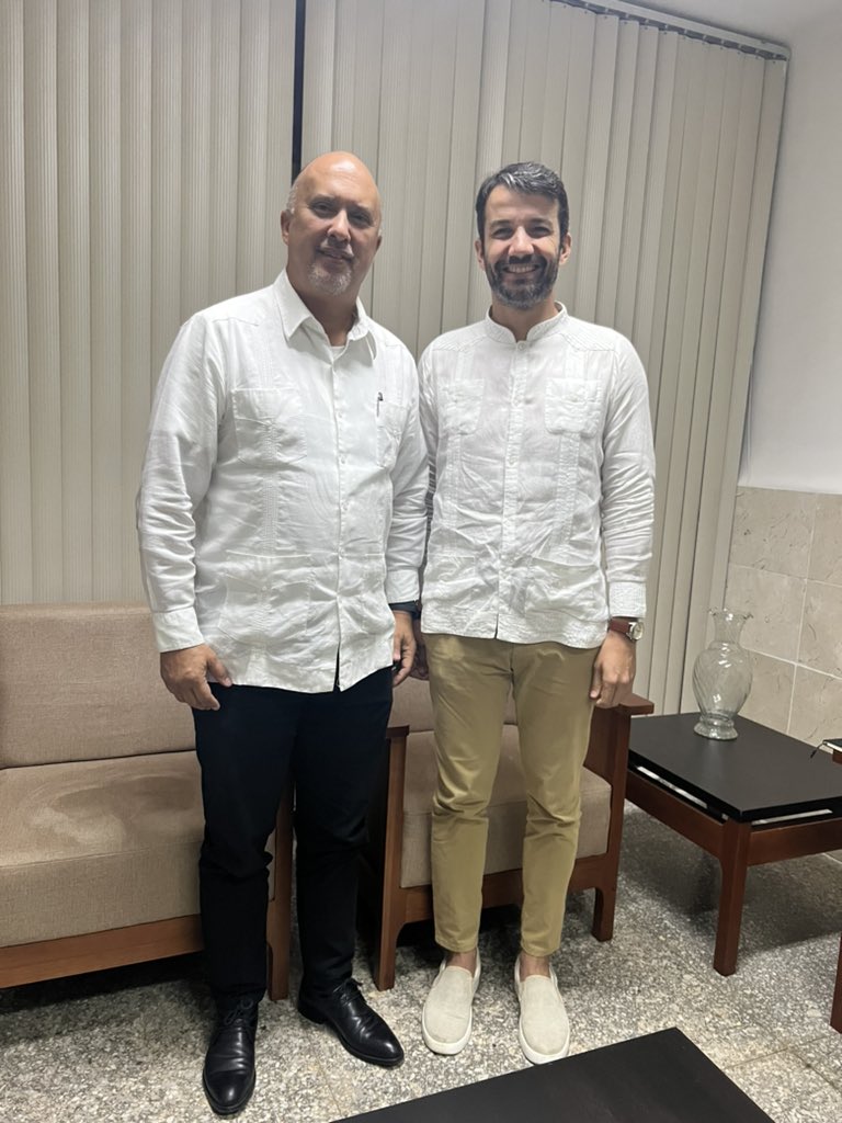 cmphcuba's tweet photo. Sostuve fructífero intercambio con Excmo. Sr. Balázs Heincz, Embajador #Hungría en #Cuba, con quien conversamos sobre el positivo estado relaciones bilaterales y avances se están produciendo en materia económico-comercial y de cooperación. @CubaMINREX @embacubahungria https://t.co/CQOiYLXyc7