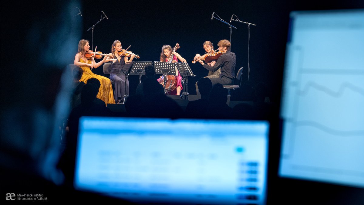 MPI_ae's tweet image. In sync with #music: A new #paper out in @SciReports shows that audiences of #classicalconcerts resonate with the music and that #synchrony is even higher when the listeners feel moved emotionally and inspired by a piece. 👉nature.com/articles/s4159…

@unibern @zeppelin @MPI_ae