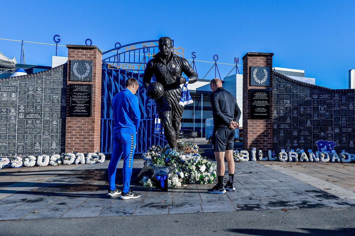 Everton's tweet photo. Sean Dyche and Seamus Coleman laid a wreath outside Goodison Park this morning in memory of our late Chairman. 💙 https://t.co/FxjUhxMGd6