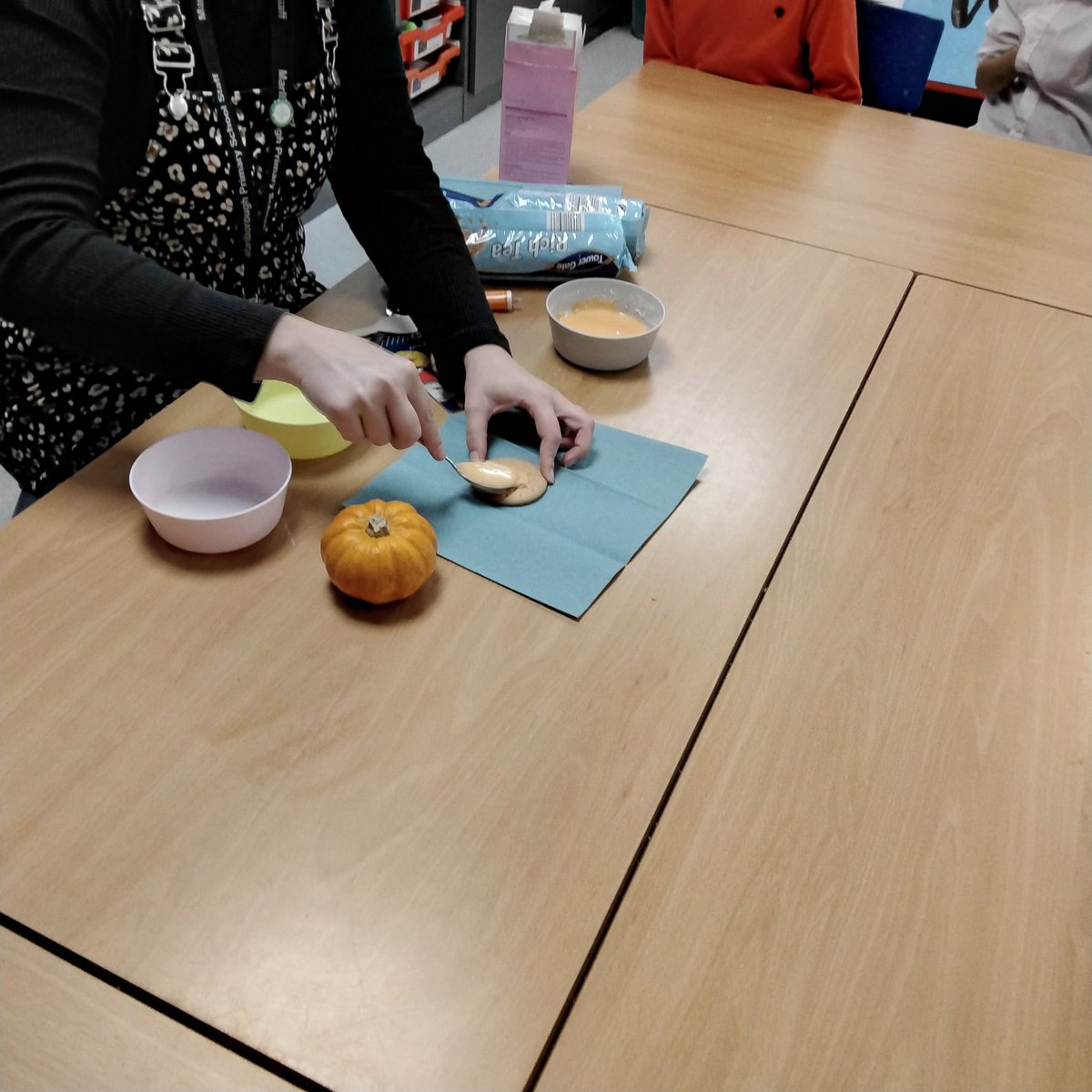 MarlboroughPrim's tweet photo. #shootingstars Did you know that sometimes pumpkins are carved for Halloween? We created our own spooky faces on biscuits! #innovationweek #pumpkins #autumn #spookyfaces https://t.co/2K8GSNyFlc