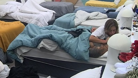 C_X19X's tweet image. Skar a Jorge: “Siento que Rai quiere meternos a todos en su mismo grupo, siempre que estamos en la cocina llega a hablar de los conflictos con una intención”

 #GranConstanza