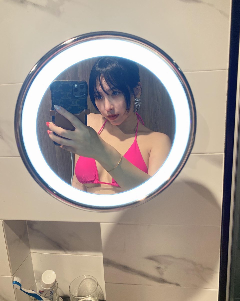 Hil48452's tweet photo. 新買的粉色戰袍 穿這套會讓你的慾望更強烈用力抽擦我的小穴�� #今天有空哦#好想肉棒#隨機找人開炮 https://t.co/rQHznrfkfD