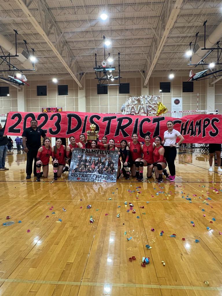 VolleyballLobos's tweet image. Lady Lobos 30 5A District Champions!!!