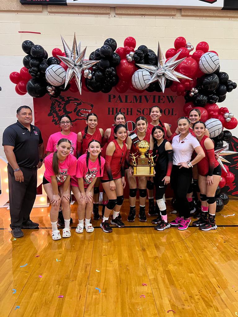 VolleyballLobos's tweet image. Lady Lobos 30 5A District Champions!!!