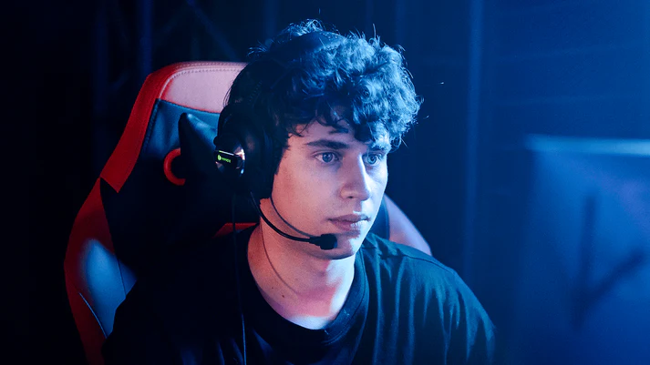 vivior4sight's tweet photo. The Vivior SCOUTER analyzes and tracks factors contributing to digital eye strain, gives you instructions to optimize your gaming setup, and helps you to improve your performance and wellness!

It's extremely light, and can be fixed on the arm of your glasses or a gaming headset. https://t.co/IvcQVyFJI4