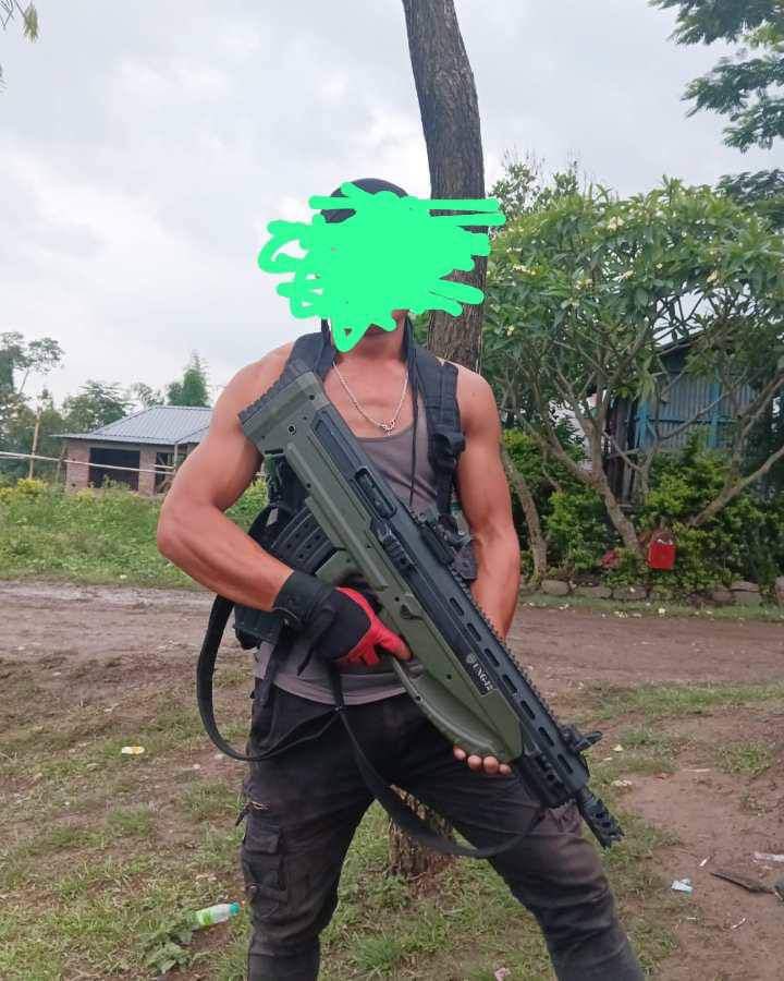 gisa_rose's tweet photo. Had seen this guns in movies, but amid the recent #ManipurViolence reports reveal the #Kukis using these smuggled weapons against the #Meitei community. #KukiLiesXposed #Kuki_ZoNarcoterrorist @AmitShah @PMOIndia @ndtv @aajtak @ANI @IndiaToday @NENEWS24x7 @EastMojo @IndiaTodayNE https://t.co/uxwYnat4NY