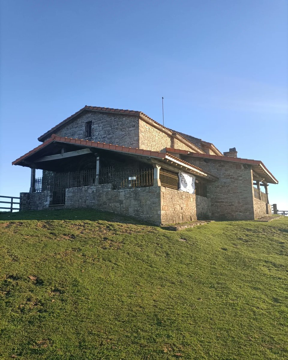 mendira_eus's tweet photo. 📢Igoera berria webgunean:
⛰️Kolitza (883 m)
🏘️ Balmaseda-tik
📏5,6 km
🔼680 m
Argazki, mapa eta track: https://t.co/QdOgKdgNho
🐗🫎⛰️🌳🌲🏔️🍁
#mendira #euskalmendiak #mendiak #montes #montaña #trekking #senderismo #kolitza #balmaseda #bizkaia #euskadi #euskalherria #enkarterri https://t.co/tSDnvGVhOG