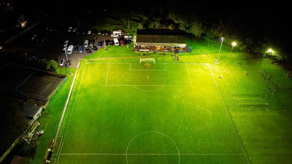 ShrewtonUnited's tweet image. A massive thank you to the 114 in attendance last night. Our record attendance this season. We hope you enjoyed your trip &amp;amp; hope to see you all again soon. ⚽️

Look how good Mill Lane looks under the lights 😍 

A special night 💜

Thanks to Ant Robinson for these amazing drone…