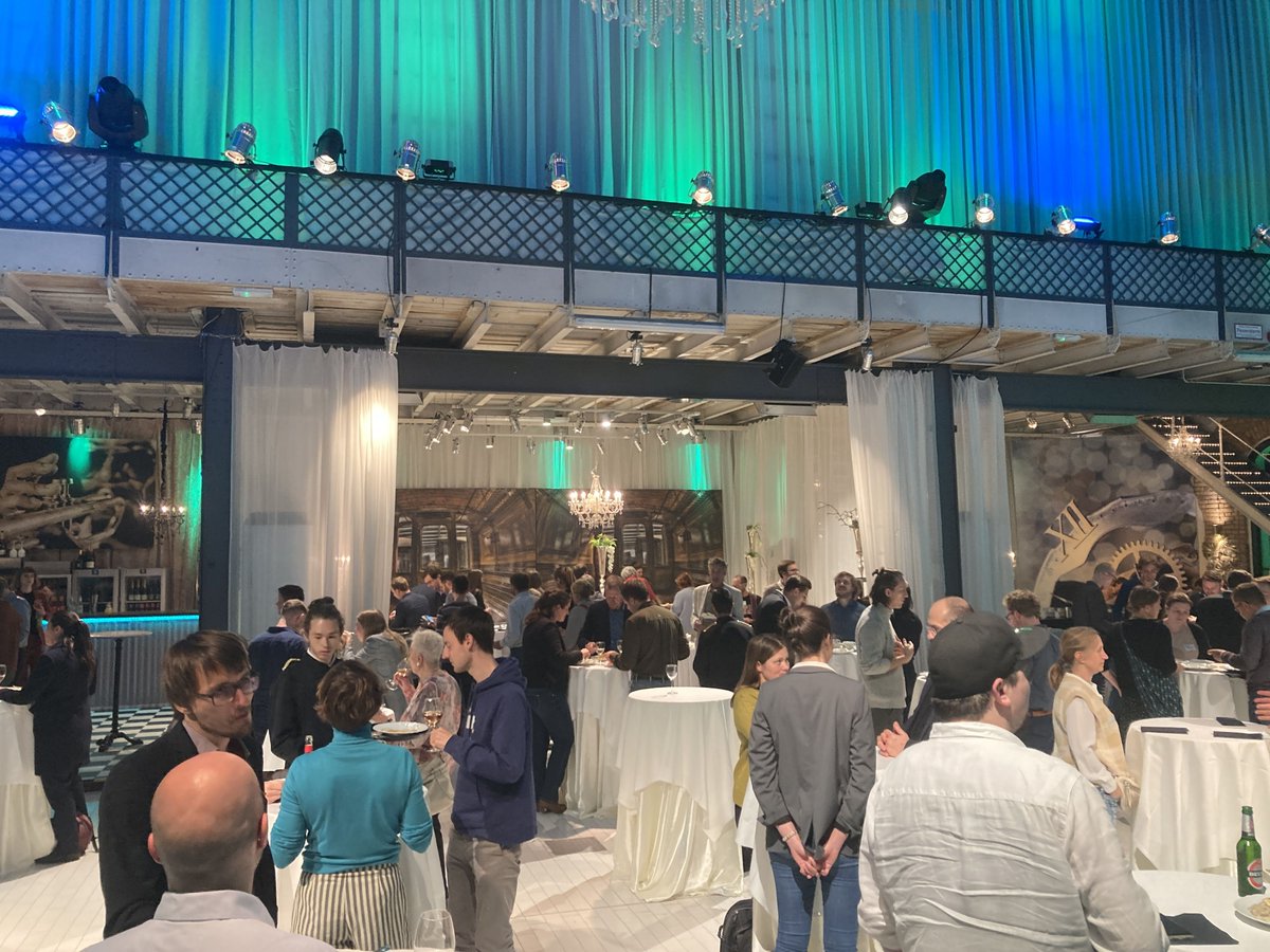 DGTcommunity's tweet image. Viele spannende Forschungsergebnisse zu #Digitalisierung und #Nachhaltigkeit, Einblicke in neue Forschungsvorhaben, eine Ausstellung, ein World Café und mehr: Das war die #DigitalGreenTech Konferenz 2023! 🌱 Besonderer Dank an @BMBF_Bund!
Zum Rückblick 👉 digitalgreentech.de/aktuelles/deta…