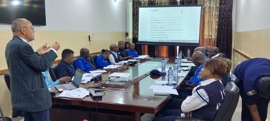 AA_DCAF's tweet photo. RDC: Après 4 mois de travail intense de concertation, de recherche, et de rédaction, les travaux de validation #Manuel de l’enquête administrative pré-disciplinaire (EAPD) ont été lancés sous la direction de l’expert #Bernard Belondrade avec #appui technique et financier #PARPIII https://t.co/28mDmtsf2K