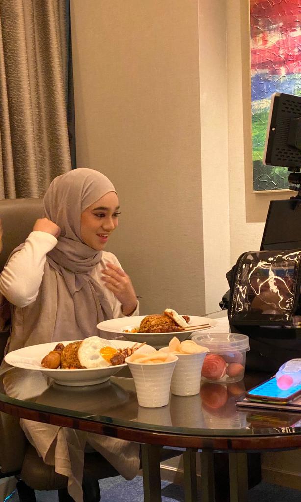 Panal_admire's tweet photo. Nabnab cantiks bngetttt😍😍😍

#LOZY×NABILAatJFW
#LOZYHIJABATJFW https://t.co/ldMGAur2Ij
