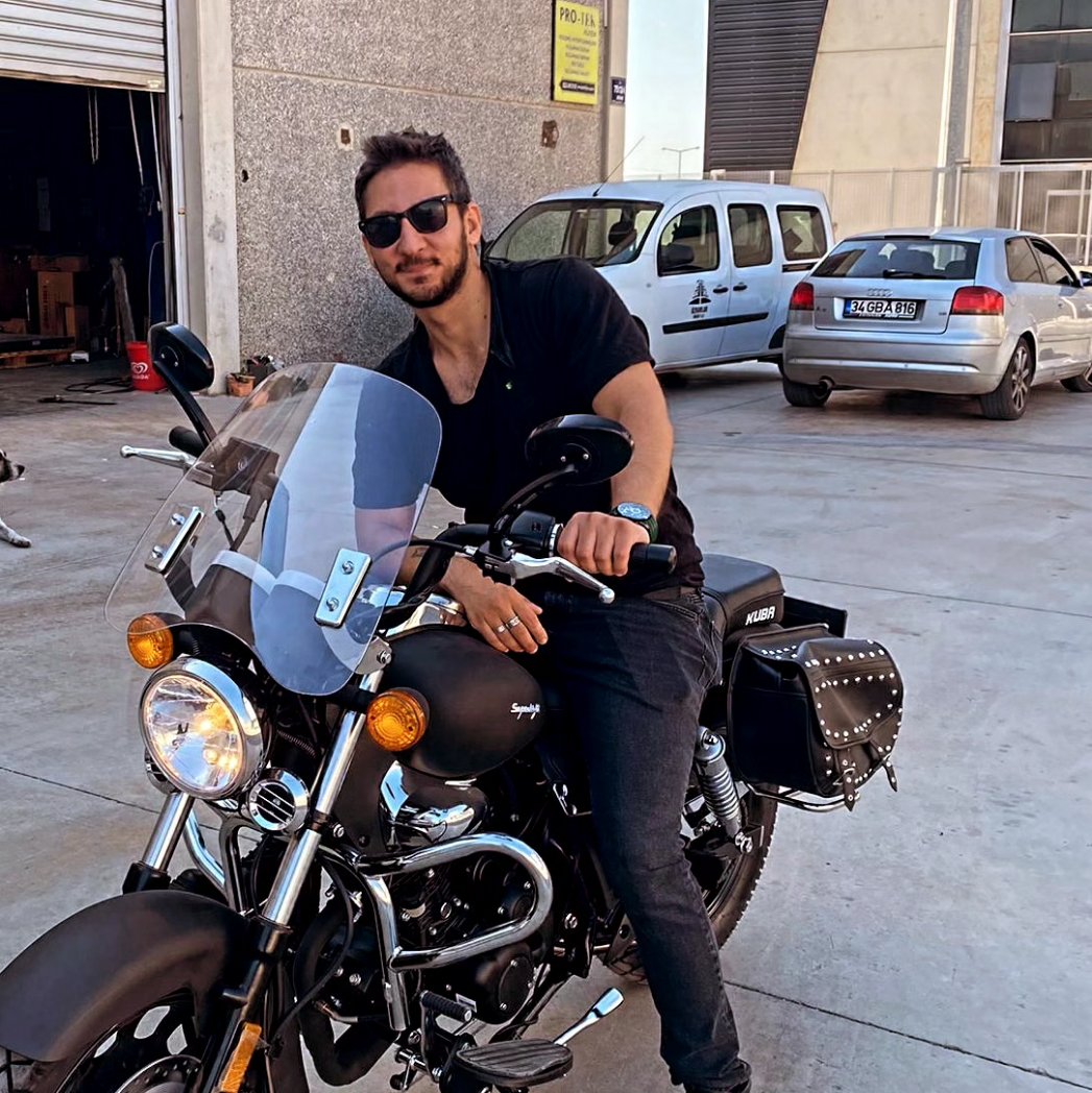 sercibukka's tweet photo. Seninle her yeri gezicez,az kaldı🏍️
#COOPER #chapper https://t.co/dReoEWHxSN