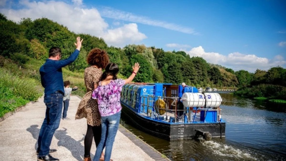 Get ready to be magically transported 50 feet between two stunning waterways on the oldest functioning boat lift in the world
As you relax &amp; take in the beautiful scenery, their knowledge will enlighten you about the Canals, a true marvel of Victorian Engineering
@canalrivertrust