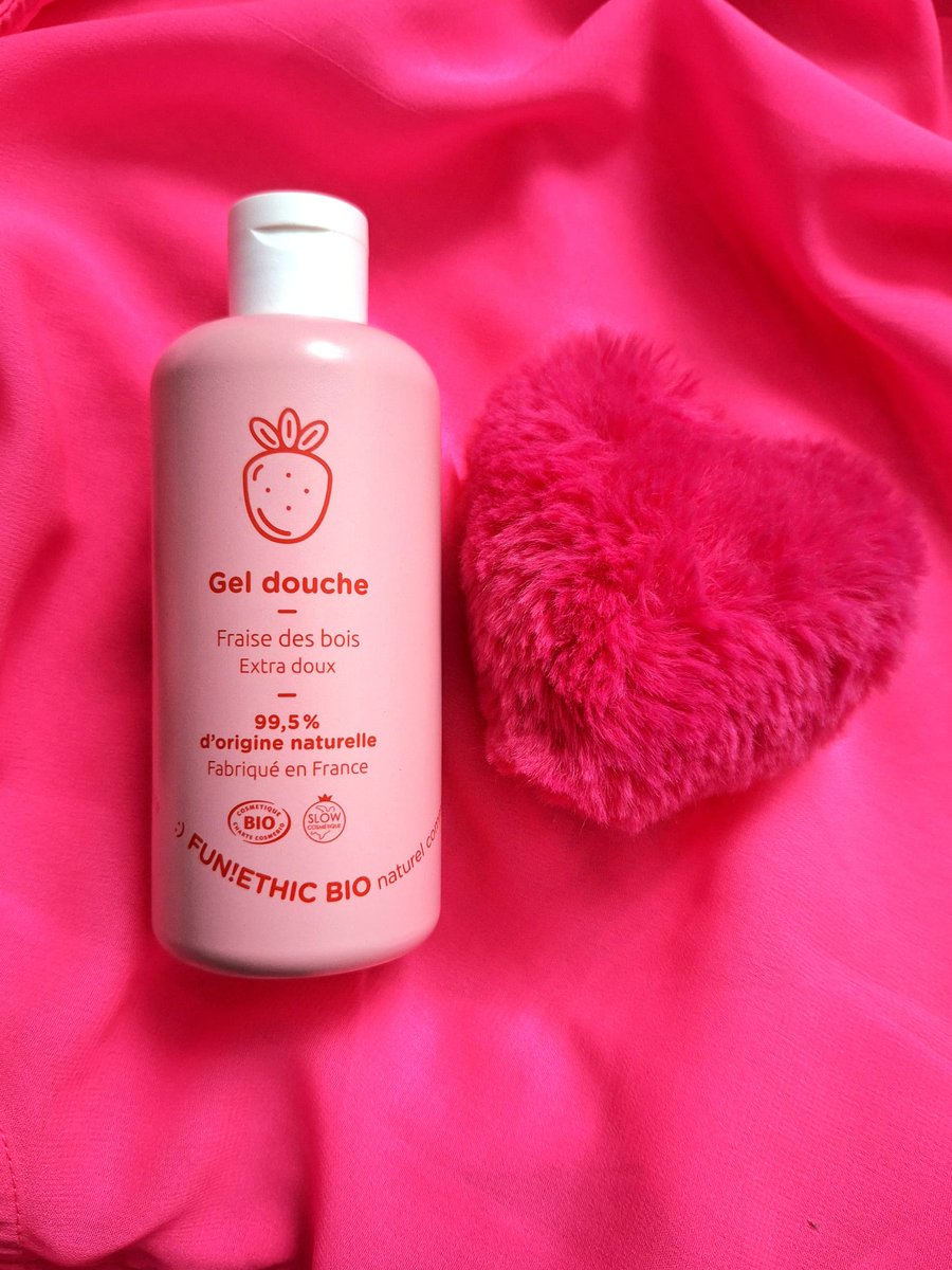 FunEthic's tweet image. #OctobreRose a 30 ans ! Chez FUN!ETHIC nous sommes très sensibles aux risques responsables du cancer du sein et à la préservation d&apos;une bonne santé. De fait, et depuis la création de notre marque, nos formulations ne contiennent aucune matière première controversée.