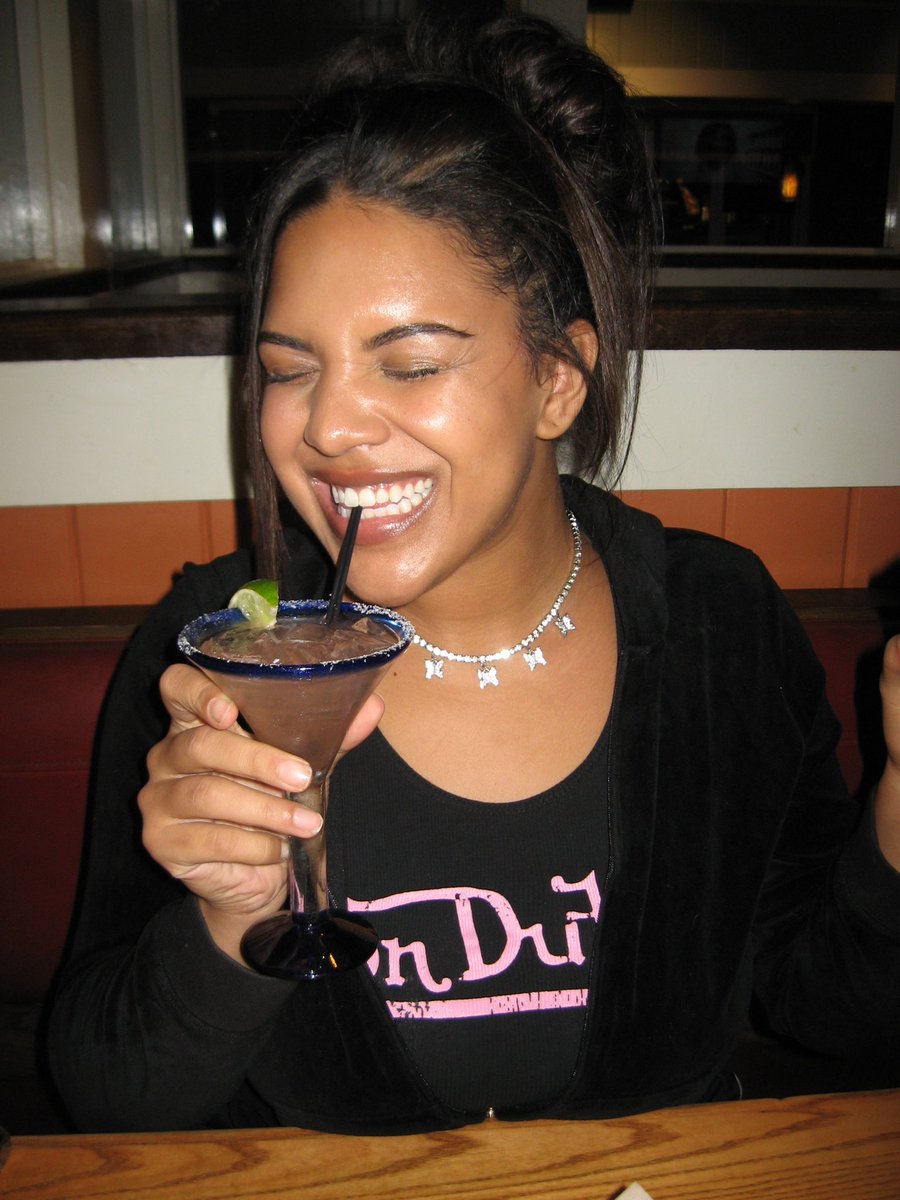 drewsarai's tweet photo. s/o to the barbarita @Chilis #chilisgrillandbarbz https://t.co/qp9qfXHfI0