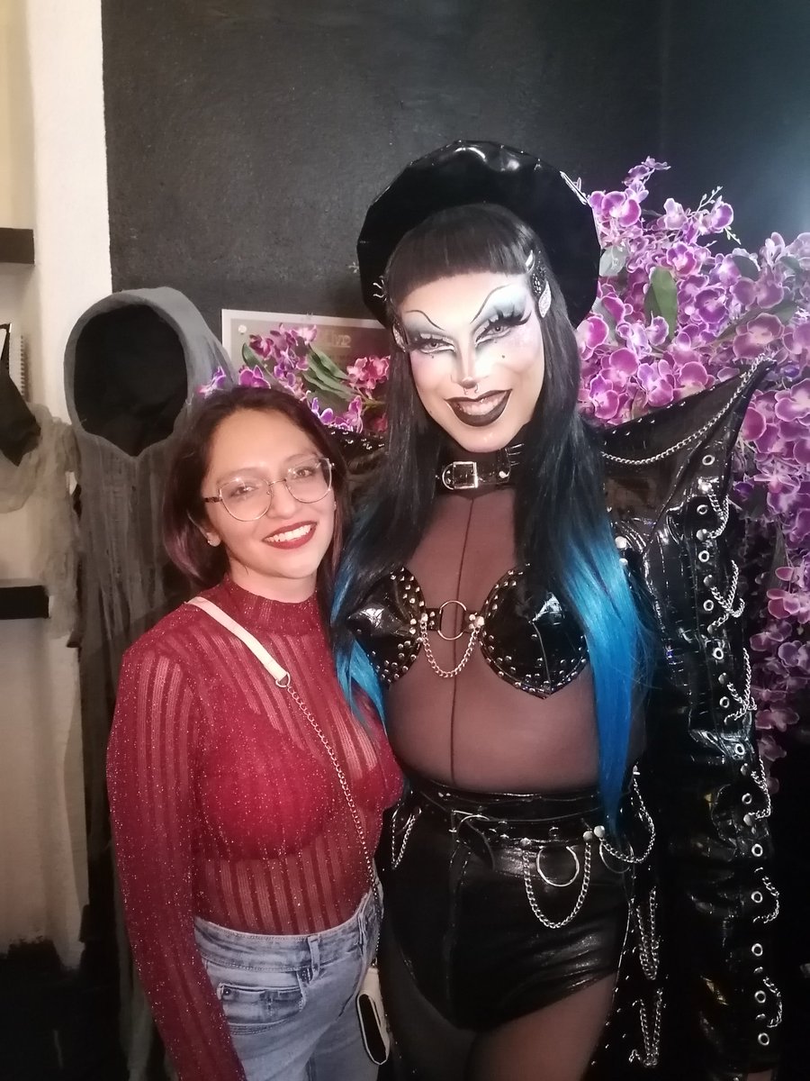 DaanaMuoz's tweet photo. Como le explico a mi cabeza y corazón que pude conocer a @drag_aries 💚

No me lo creo, perdón 😍 https://t.co/tsBuRza1nh