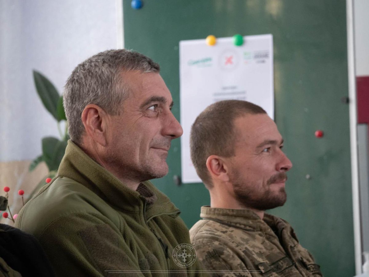 BohunBrigade's tweet photo. Stocky and tough tank crew. Cheering them up is a difficult task, but not for the charming stand-up artist Leea Mandzyuk, who visited the tank battalion of Bohun Brigade together with the Cultural Airborne. https://t.co/isVLoNQvcD