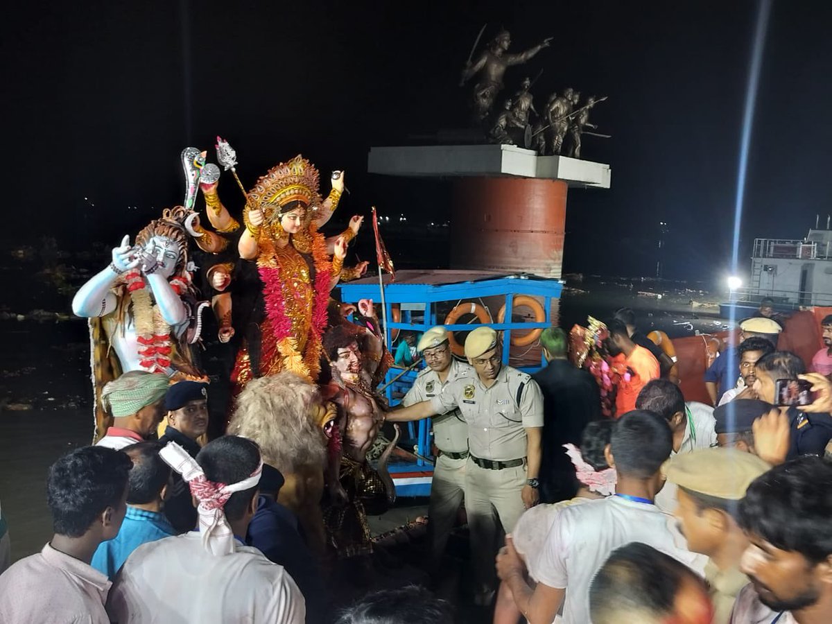 gpsinghips's tweet photo. Almost 8030 Puja mandap in the entire state, festivities spread over ten days including Visarjan. Gratitude to people of Assam for cooperating with Administration and @assampolice in peaceful and orderly conduct of festivities. Grateful to each stakeholder, rank and file of Assam Police, HomeGuards, VDP, Nagrik Samitis for standing tall leaving behind families for the larger public good.