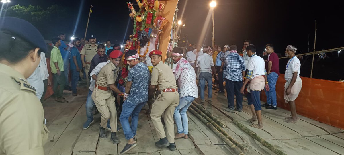 gpsinghips's tweet photo. Almost 8030 Puja mandap in the entire state, festivities spread over ten days including Visarjan. Gratitude to people of Assam for cooperating with Administration and @assampolice in peaceful and orderly conduct of festivities. Grateful to each stakeholder, rank and file of Assam Police, HomeGuards, VDP, Nagrik Samitis for standing tall leaving behind families for the larger public good.