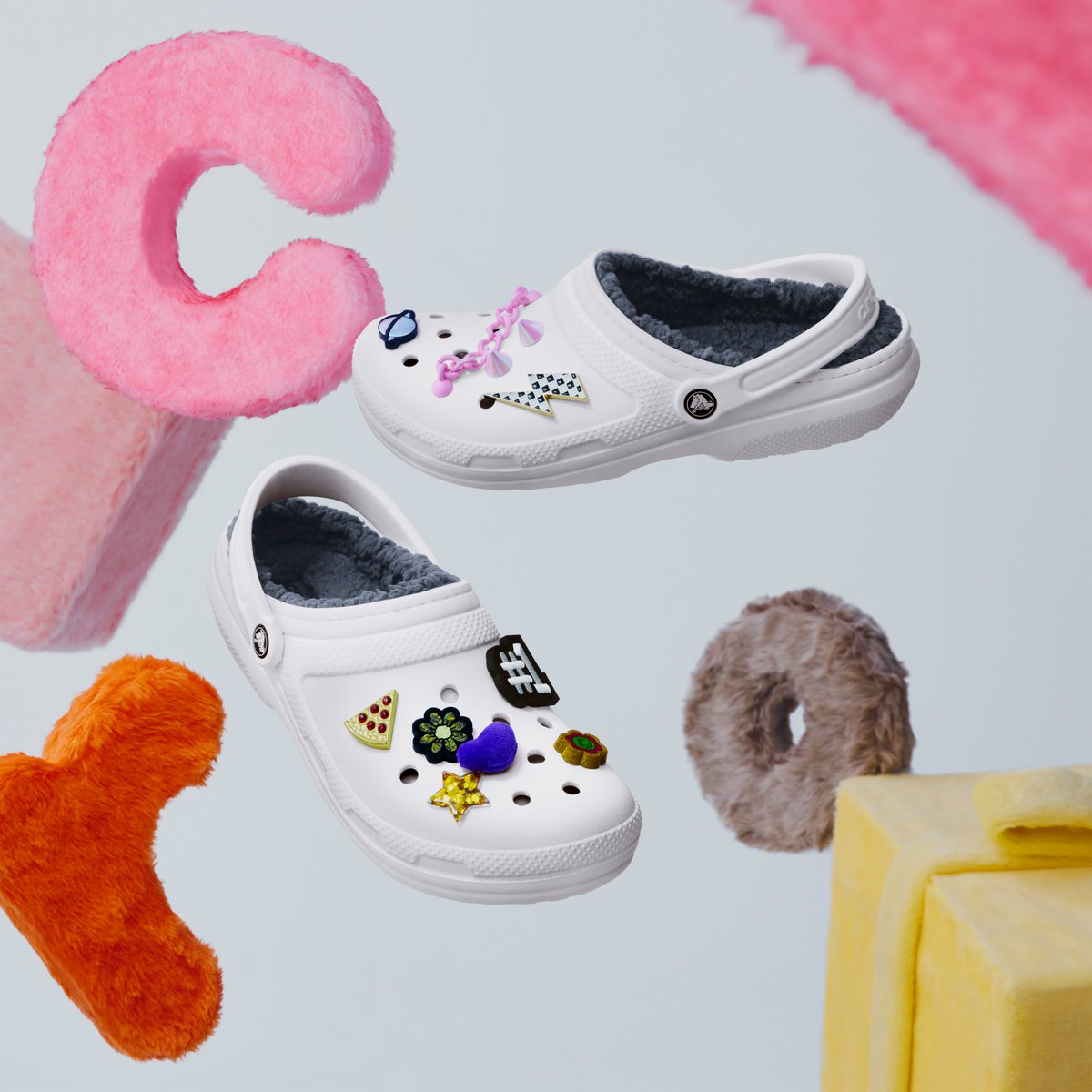 crocsJP's tweet photo. 身も心も温まるギフトにぴったりな
ラインドクロッグ👟🎁
ホリデーシーズンに向けて、
ジビッツで特別な一足を作って
大切な人に贈りませんか？💜

-NOA-
@noamusic_japan https://t.co/Tmp9XXwxUW