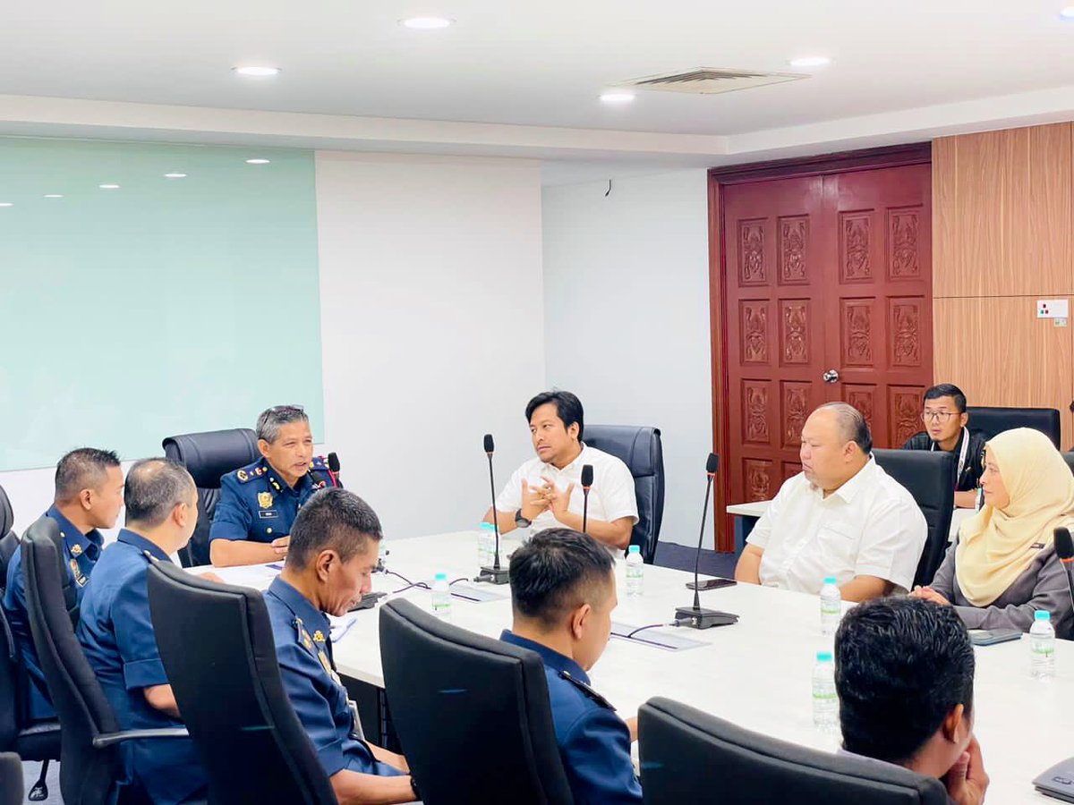 selangor_bomba's tweet photo. 25.10.23 - YS PKPjB Wan Md Razali bin Wan Ismail, Pgrh @bombaJBPM Sel &amp; PP Bhg Menerima Kunjungan Hormat Dr Exco Belia Sukan @NajwanHalimi B’sama Pgrh @MSNSelangor Tn Mohama Nizam Marjugi serta Pgrh @JbsSelangor Puan Azura Sarbin https://t.co/ehFt9wI5Z1