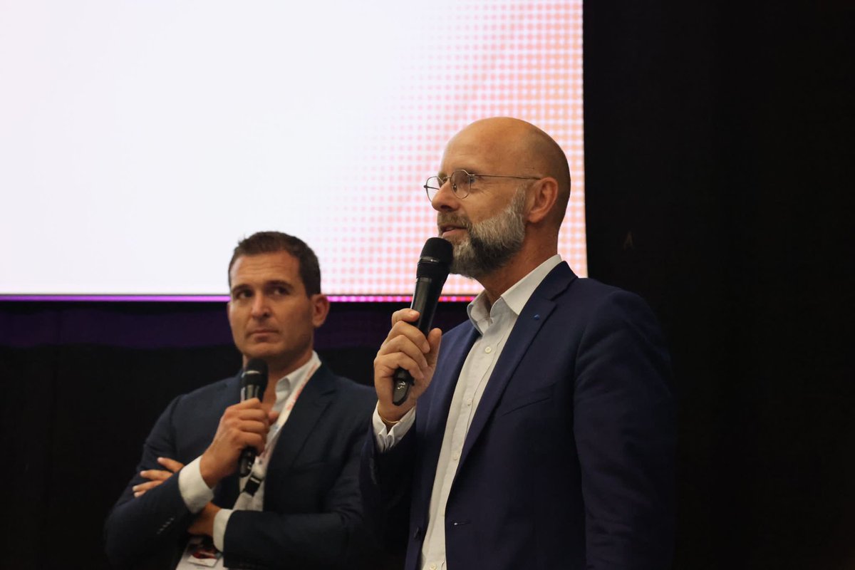 La #communication est aussi une question d’autorité.
⚠️ Si on ne reconnaît pas au communicant l’autorité professionnelle nécessaire à l’exercice de sa mission, comment la Com pourrait-elle être de qualité, efficace, performante ?
⚠️ Si aucune autorité n’assume les décisions et