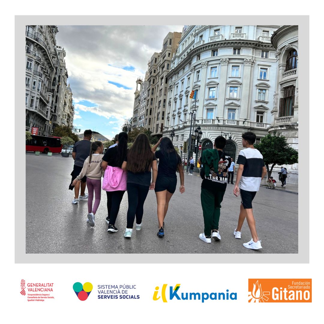 gitanos_org_PAT's tweet photo. El alumnado de secundaria de #ImpulsaKumpania se lo pasó de cine viendo la peli CampeoneX y paseando por el centro de Valencia. @AytoPaterna @GVAinclusio #FSE+ @GVAeducacio https://t.co/6vw5m1KqUH