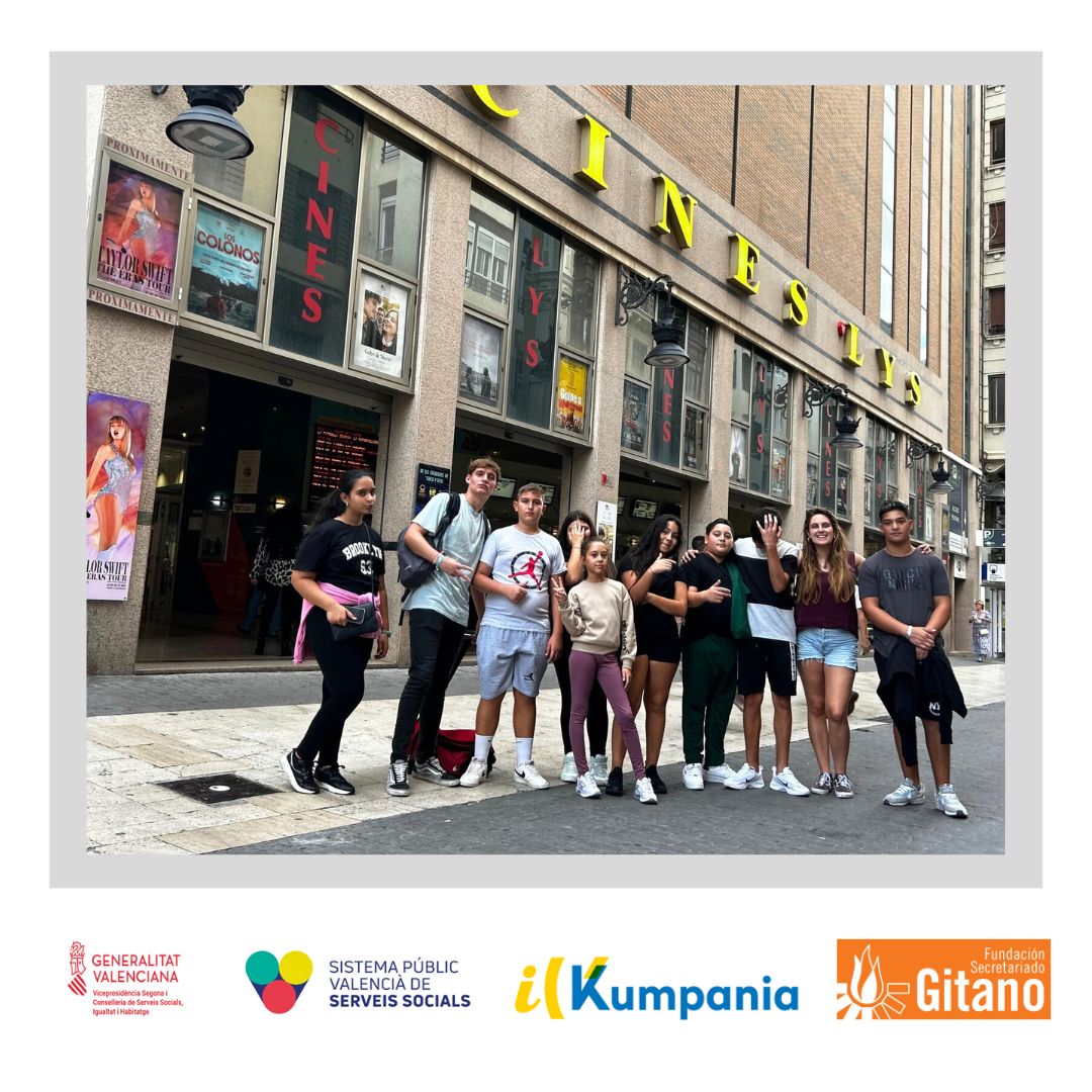 gitanos_org_PAT's tweet photo. El alumnado de secundaria de #ImpulsaKumpania se lo pasó de cine viendo la peli CampeoneX y paseando por el centro de Valencia. @AytoPaterna @GVAinclusio #FSE+ @GVAeducacio https://t.co/6vw5m1KqUH