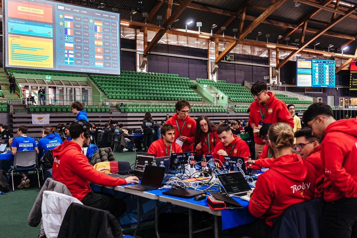 INCIBE's tweet photo. 📢 Tras el cierre de marcadores del #CTF estilo #Jeopardy del #ECSC2023, el #ECSCTeamSpain 🇪🇸 terminó en la posición 12.
🏅 Consulta el ranking en https://t.co/1jHzuzjgel
👉 Hoy toca #AttackAndDefense. ¡Vamos equipo! 💪 https://t.co/qetTzp547U