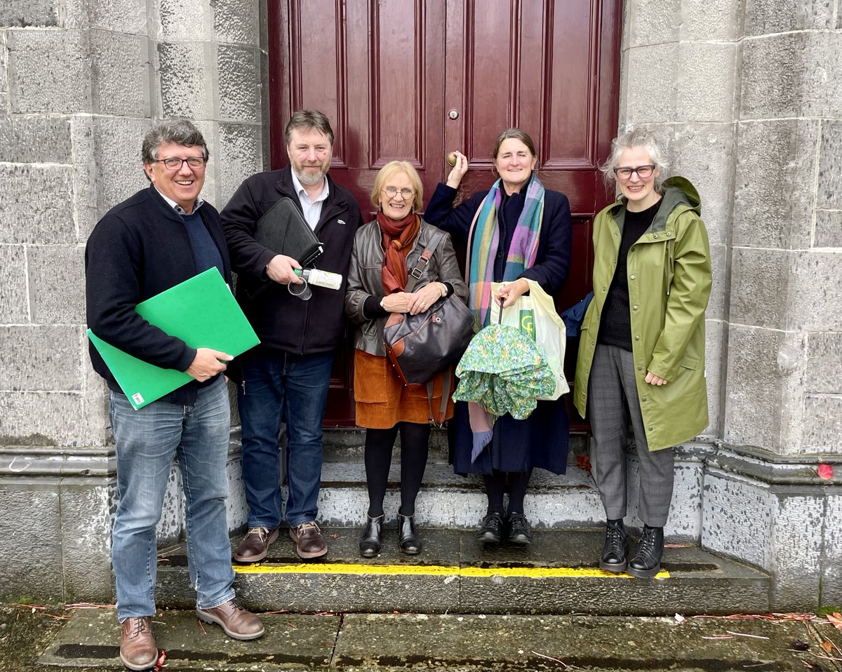 Huge congrats to our newest Dr!! Margaret Houlihan passed her viva yesterday. Thanks to her examiners, Prof Anne Dolan (right) and Dr Laurence Marley (second left), and chair @johncun1ngham. And congratulations also to Margaret's supervisor, Dr Caitriona Clear (second right).