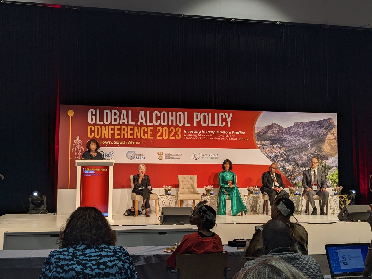 InstAlcStud's tweet photo. Prof Antonia Lyons of @AucklandUni discusses the dangers of digital alcohol marketing and personalisation, as it enables "moments of vulnerability in real time" by identifying "when people are most susceptible to alcohol products". @Conf2023Global https://t.co/mOxmMhC34K