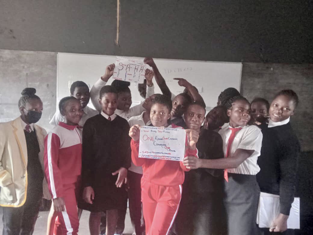 tagalife's tweet photo. Our #LEMHsters are still going strong in their second stage of the 1 year LEMHs program, Youth Engaging Local Leaders! Here is one the #LEMHsters, Idai, who has managed to establish her movement of 16 girls and 4 boys, teaching them #SRHR, at Falcon Quality Academy in Budiriro! https://t.co/ThDC3g9L8y
